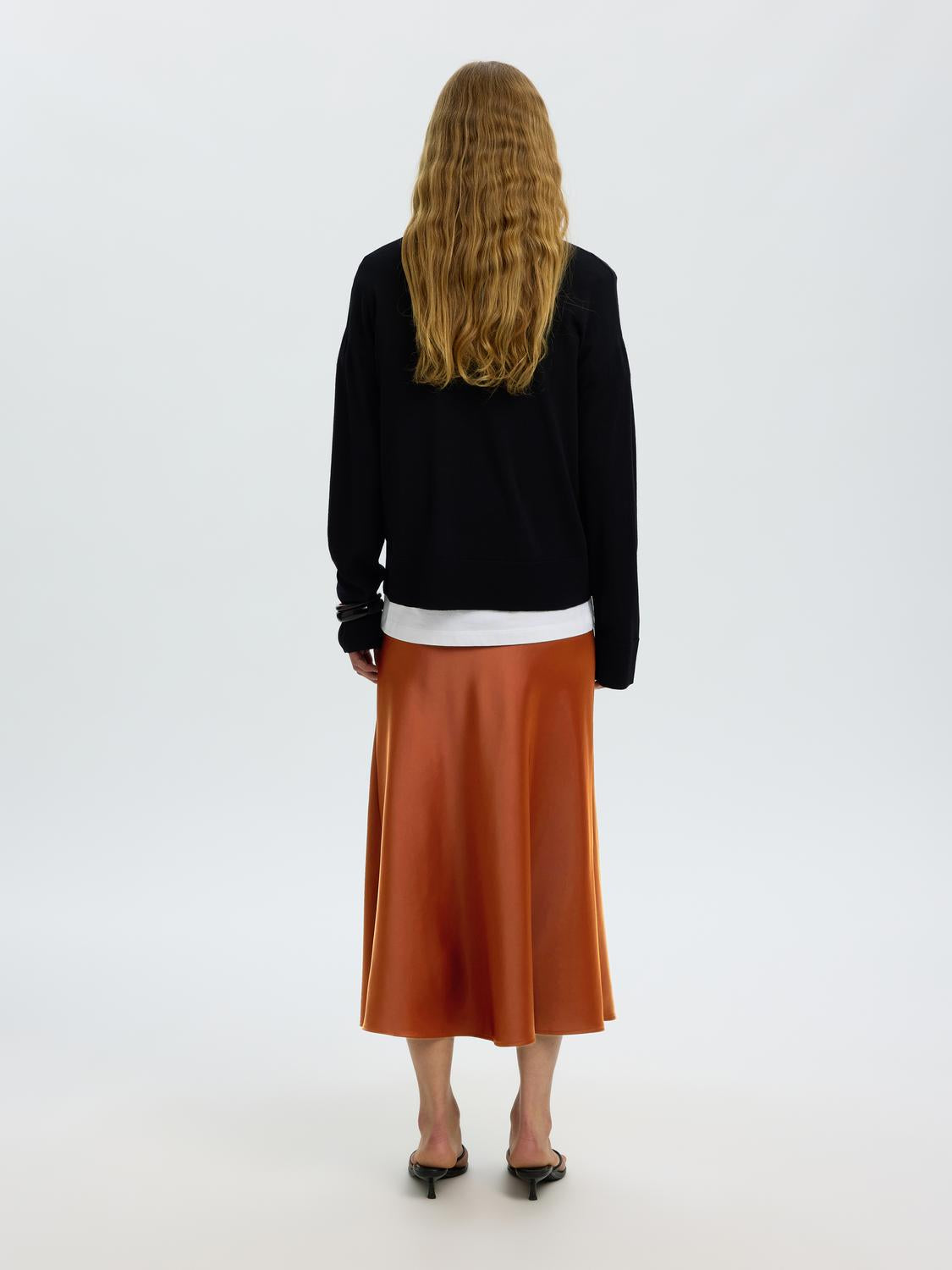 model_shot-back